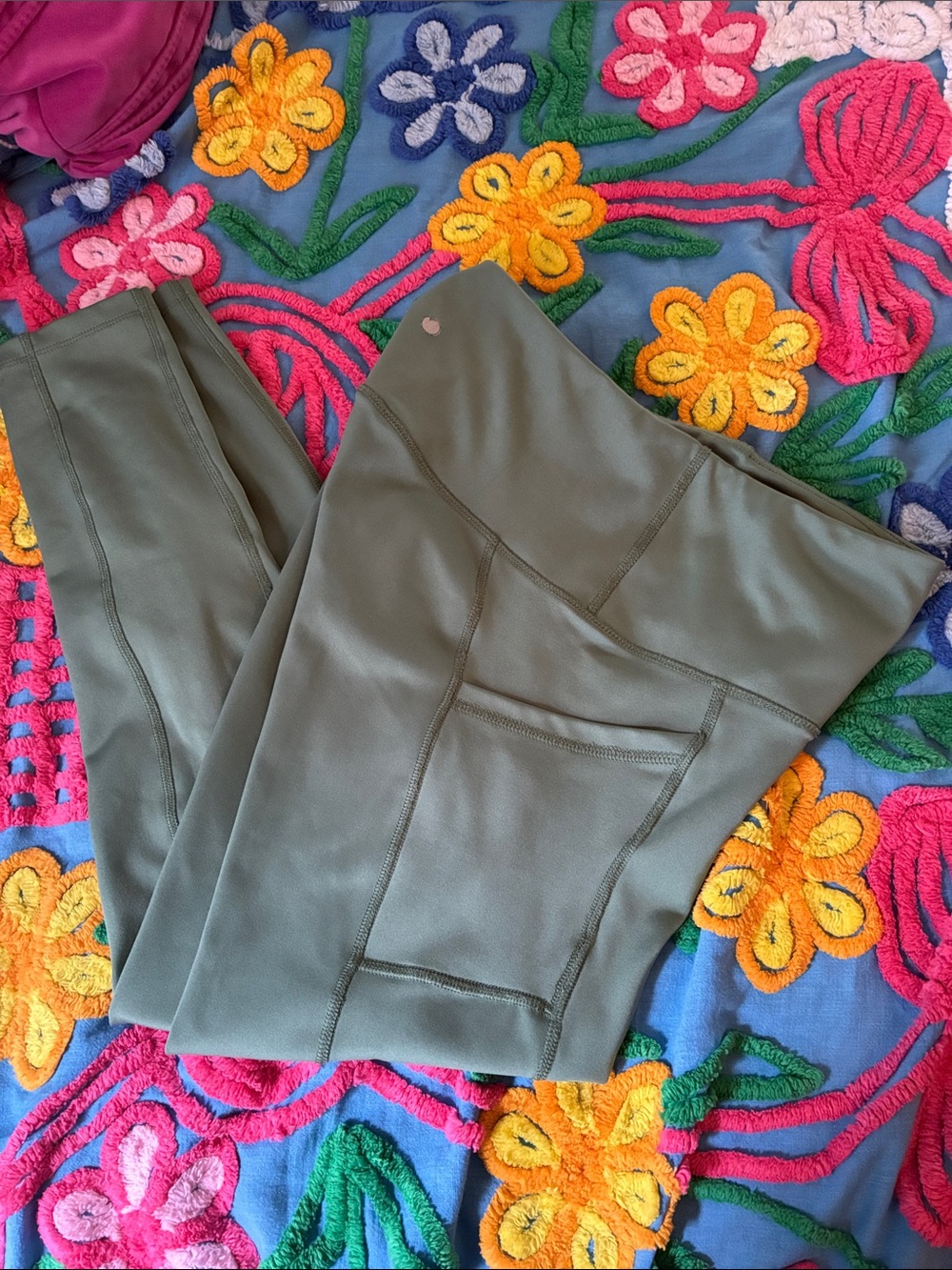 Yogalicious Lux Olive Green Active Leggings with Side Pocket Medium